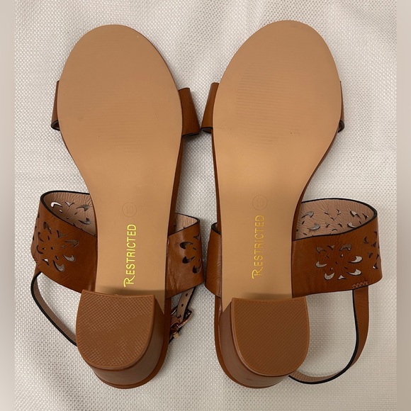 Restricted women’s brown open toe sandals, size 10, new - Picture 6 of 6